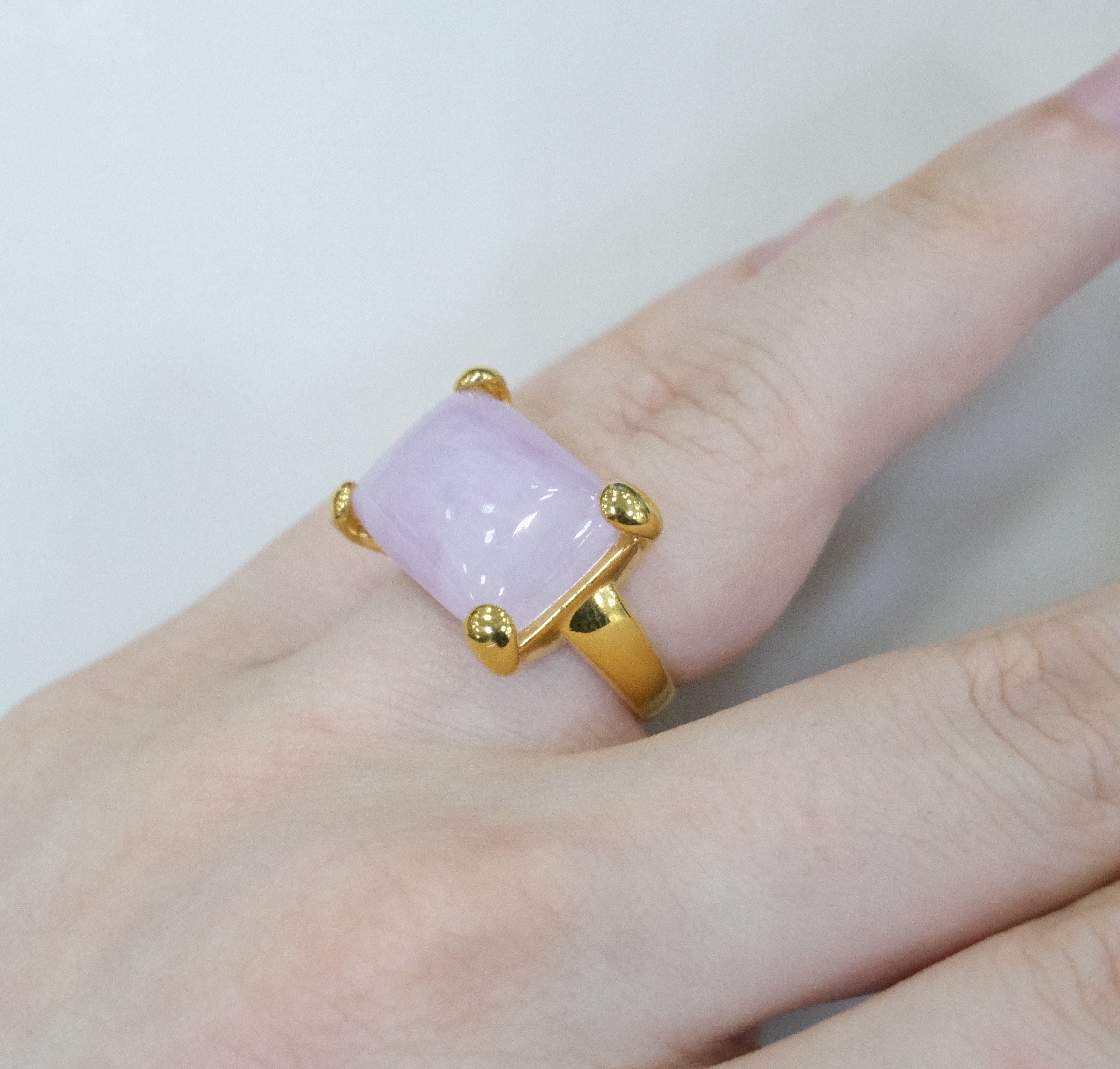 Серебряное кольцо с кунцитом